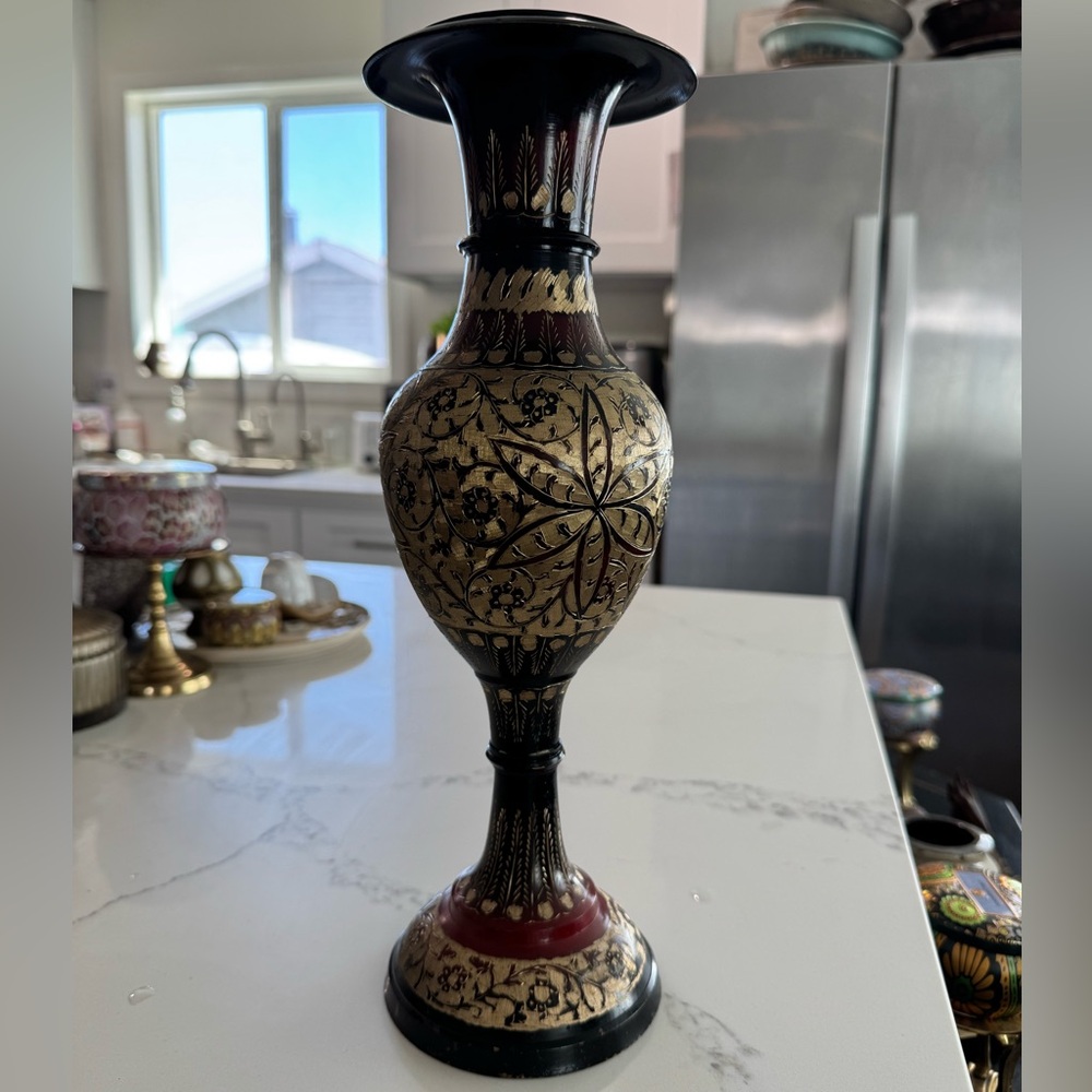 Vintage etched brass enameled vase - Picture 10 of 10